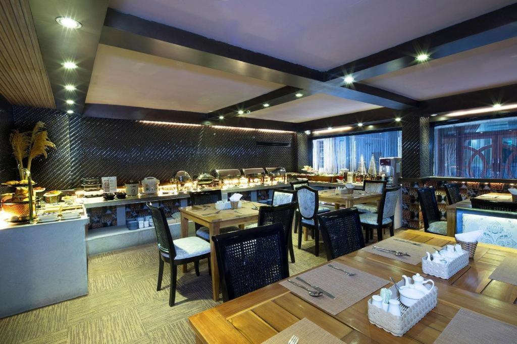 泰范龙8A白色酒店 胡志明市 外观 照片