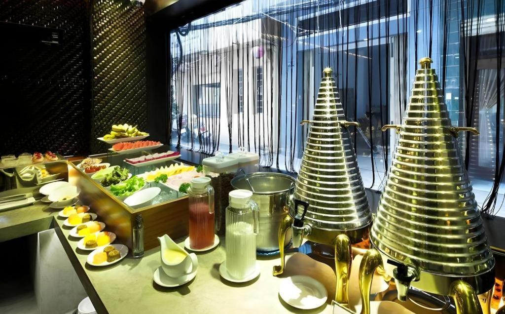泰范龙8A白色酒店 胡志明市 外观 照片